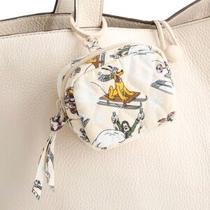 Vera Bradley Disney Ski Weekend Zip Bag Charm Goofy Daisy